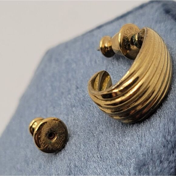 🎄5/$25🎄MONET Earrings   - Picture 7 of 7